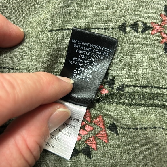 TORRID Challis Tiered Tunic Tank in Ikat Buttons Scoop Neck Tribal Bohemian 3 - Picture 14 of 16